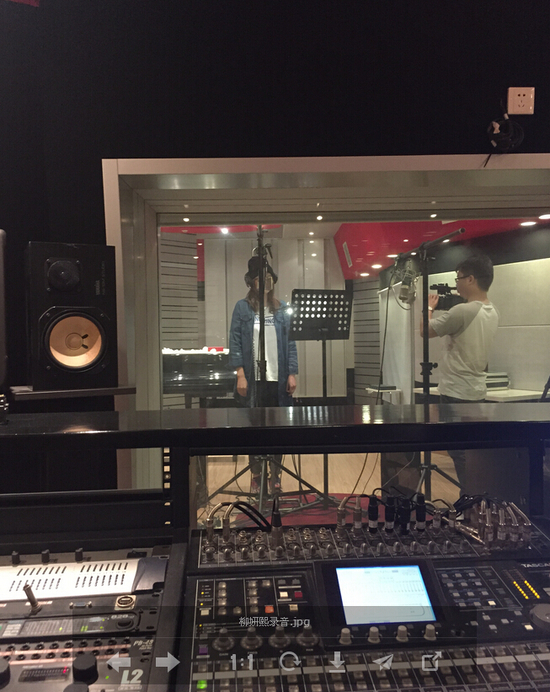 也感受到了一种无形的情感纽带