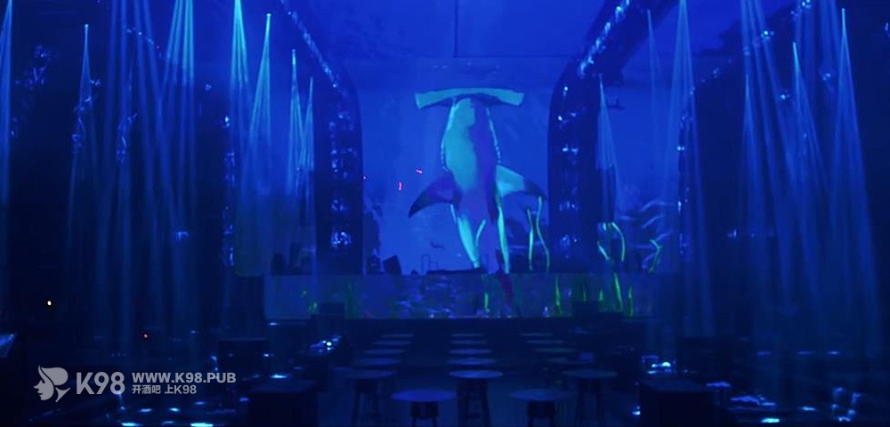 有坐在 20 排的观众描述：只能听到鼓点声