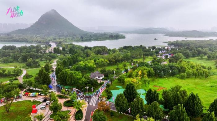 任子威、田卿现身济南九城联动接力为全运加油