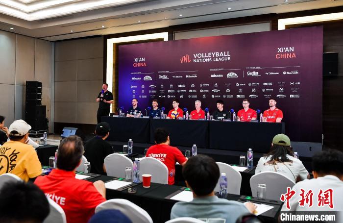 中国男排备战2025世界联赛西安站：老将领衔迎战