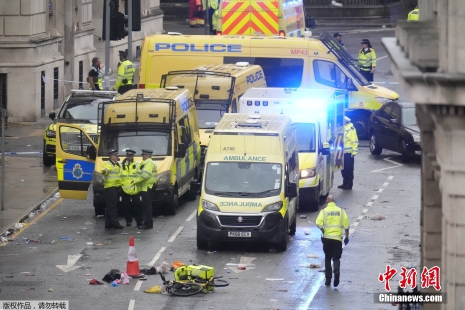 利物浦夺冠庆典遭遇汽车冲撞 致50余人受伤