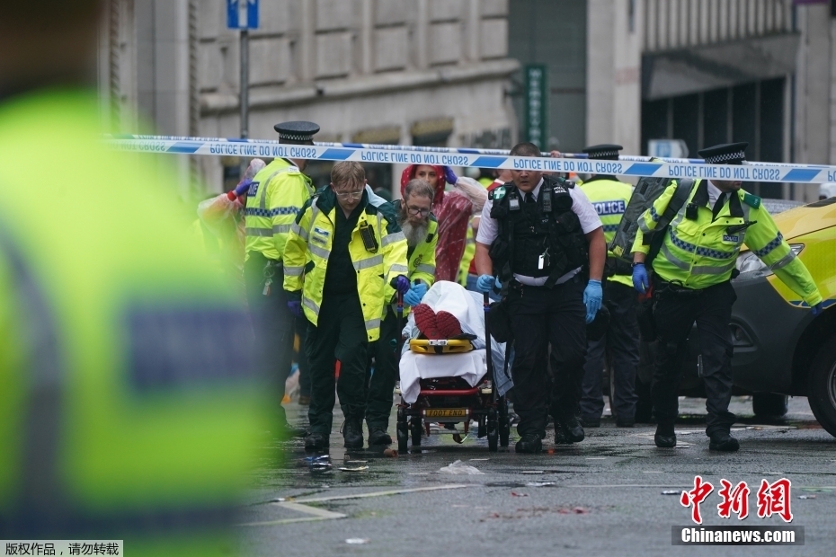 利物浦夺冠庆典遭遇汽车冲撞 致50余人受伤