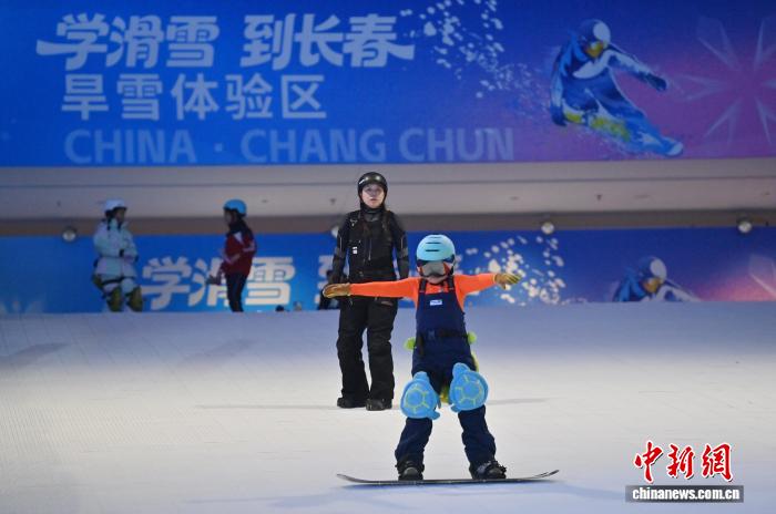 吉林再建100冰雪训练室推动青少年冰雪运动普及