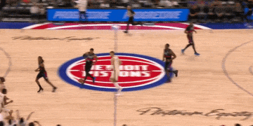 勇士惨败活塞追梦失误成焦点 波尔津吉斯伤退引