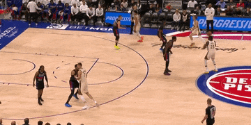 勇士惨败活塞追梦失误成焦点 波尔津吉斯伤退引