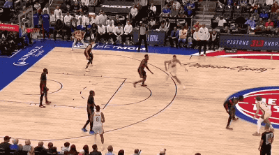 勇士惨败活塞追梦失误成焦点 波尔津吉斯伤退引