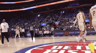 勇士惨败活塞追梦失误成焦点 波尔津吉斯伤退引