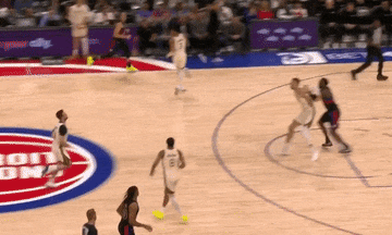 勇士惨败活塞追梦失误成焦点 波尔津吉斯伤退引