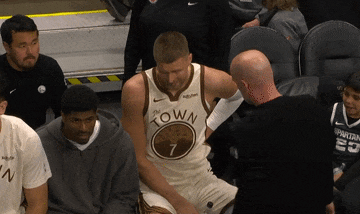 勇士惨败活塞追梦失误成焦点 波尔津吉斯伤退引