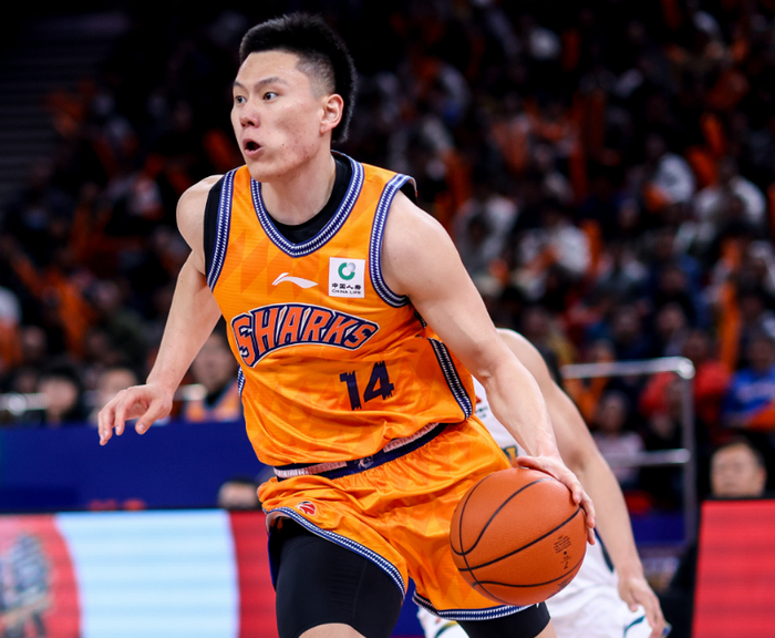 上海男篮11连胜登顶联盟 李弘权三分神射助队狂