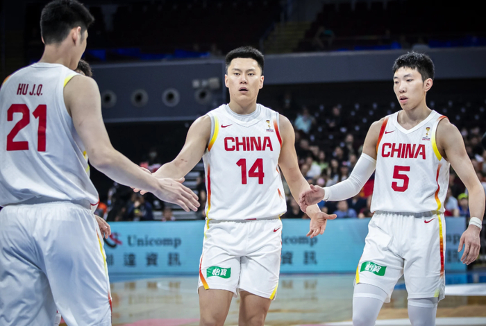 上海男篮11连胜登顶联盟 李弘权三分神射助队狂