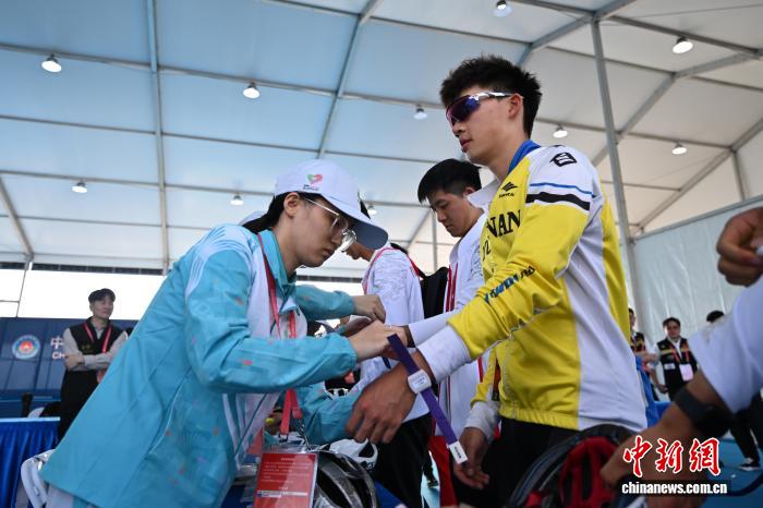 粤港澳全运会首办跨境自行车赛：选手实现无感