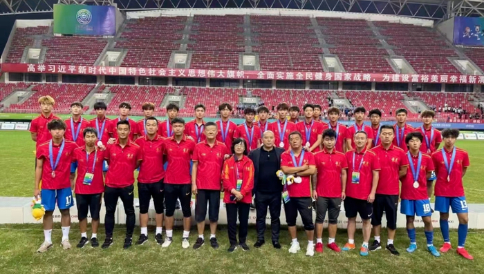 升班马重庆铜梁龙五轮不败登顶中超，创近十年