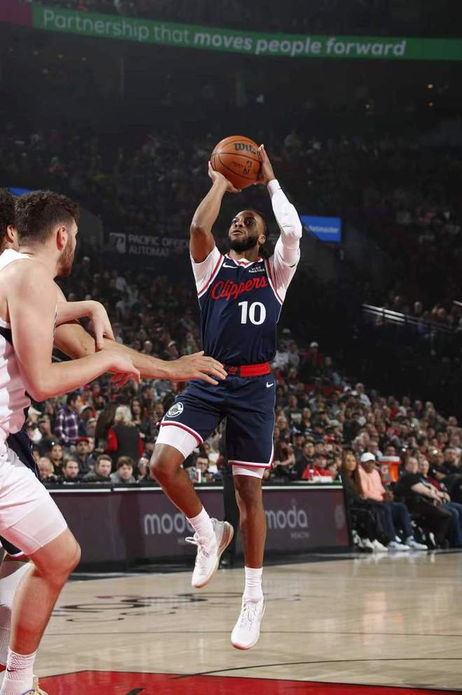 开拓者力克快船反超西部第八 杨瀚森替补登场零