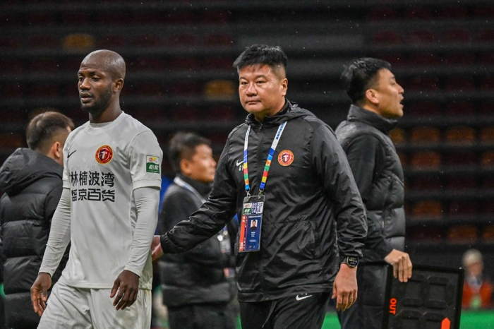 辽宁铁人换帅引热议，李金羽下课成焦点